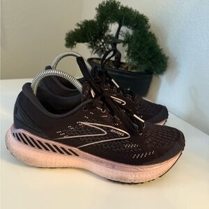 Brooks Women's Black and Pink Running Shoes - Lightweight Support
